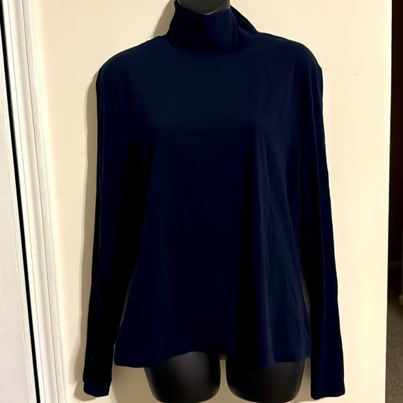 St. John Tops - ST. JOHN caviar, navy blue nylon and spandex
Turtleneck size XL